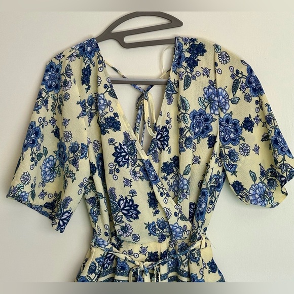 Francesca’s collections Miami Romper - Picture 2 of 4